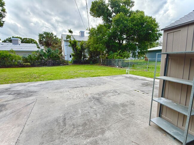 Building Photo - 1835 42nd Ave