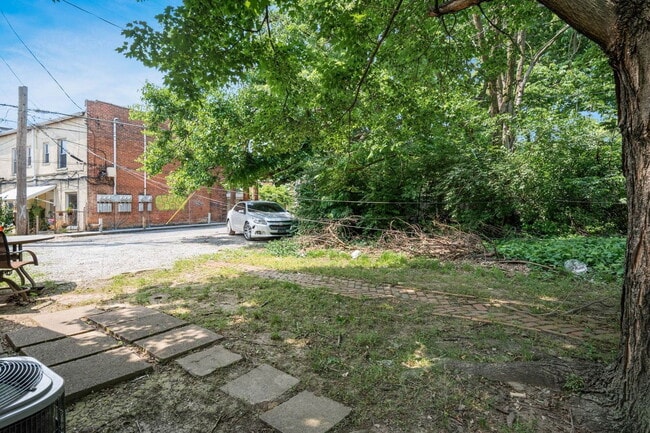 Building Photo - 24 E Blake Ave