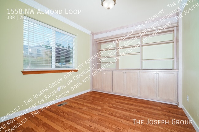 Building Photo - 1558 NW Almond Loop