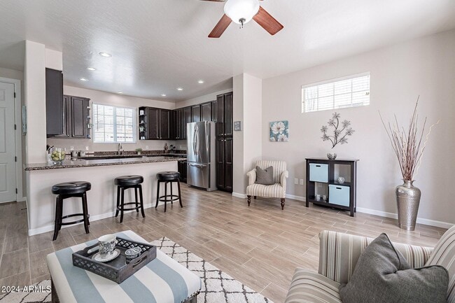 Building Photo - 445 W Mountain Sage Dr