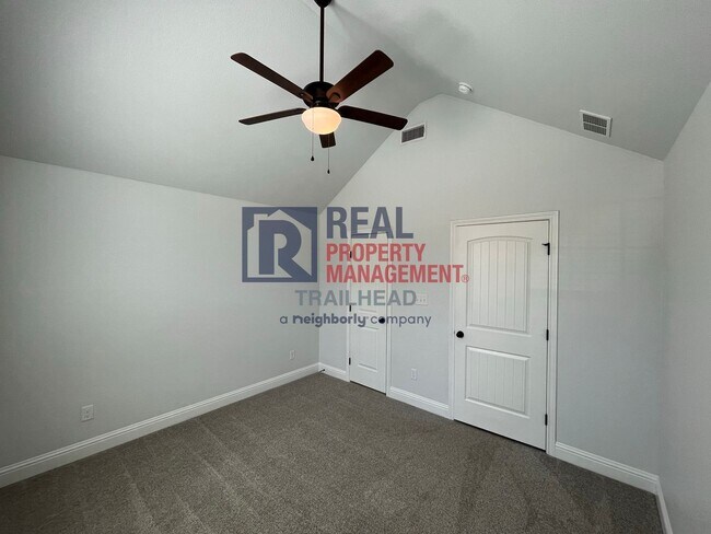 Building Photo - Amazing 3 Bed 2 Bath Home in Gated Lakesid...