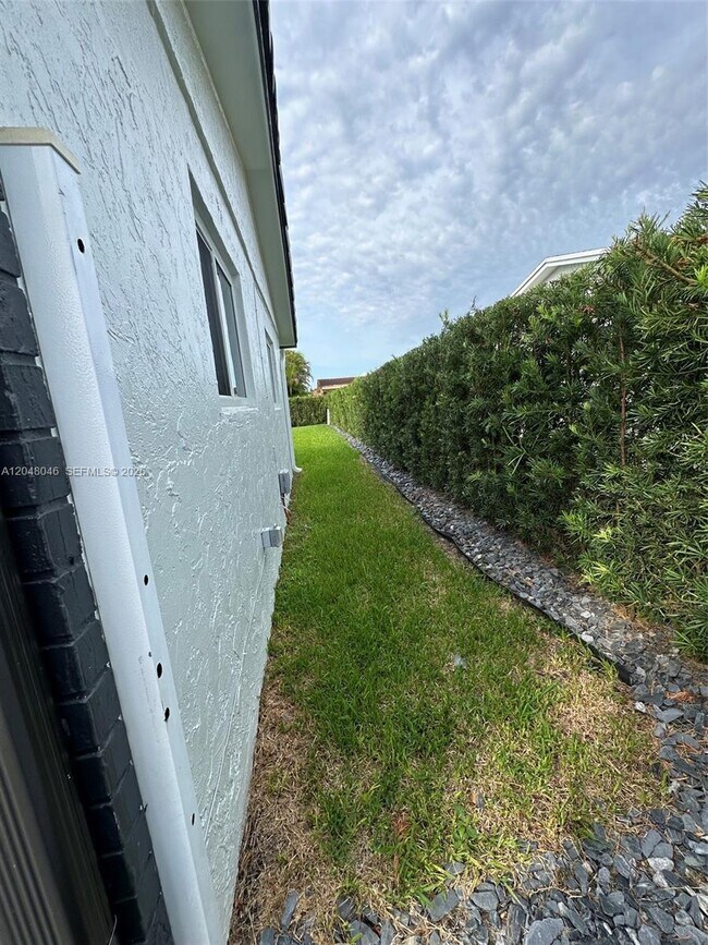 Building Photo - 10790 SW 66th Dr