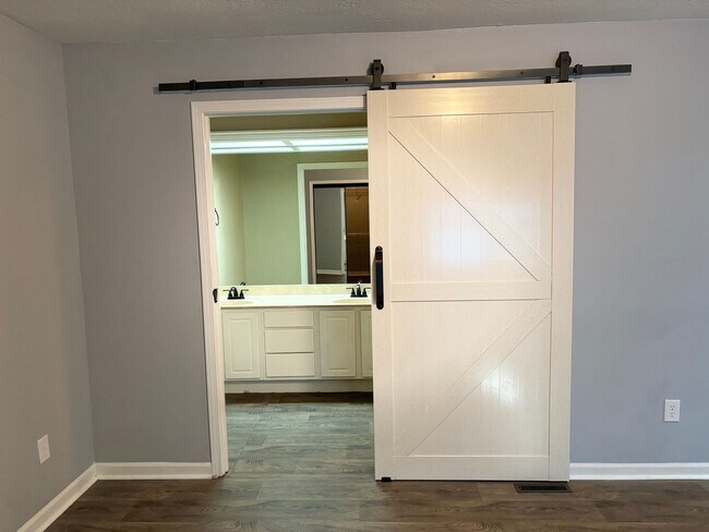Building Photo - 3 Bedroom All Brick Home Southwest Springf...