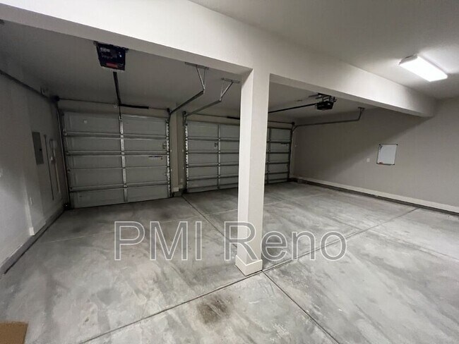 Building Photo - 2176 Selway Dr