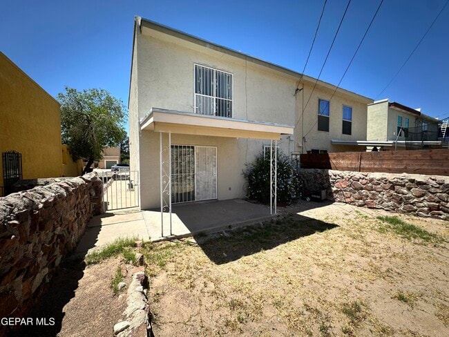 Building Photo - 336 Villa Canto St