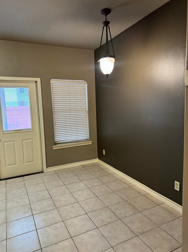 Building Photo - 9903 Crystal Ct