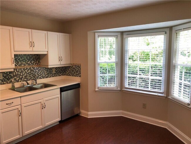 Building Photo - 1560 Oklahoma Dr