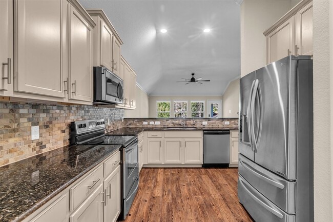 Building Photo - 9023 S Comanche Cir