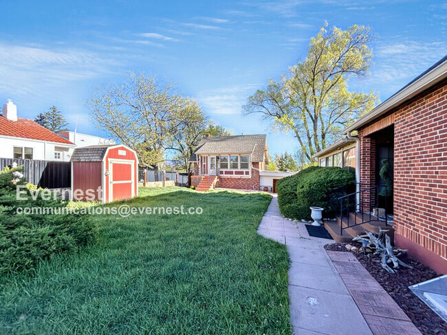 Building Photo - 1322 E Kiowa St