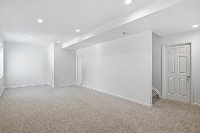 Building Photo - "Charming 3-Bedroom Home with 2.5 Baths on Kirk Street – 1744 sq ft of Comfort in Denver!"