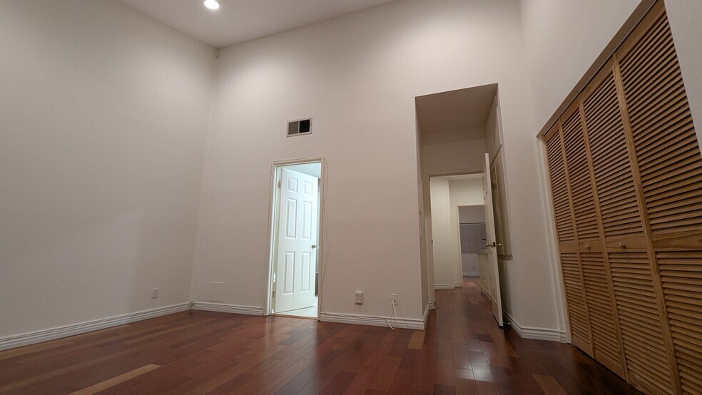 Building Photo - 2405 34th St
