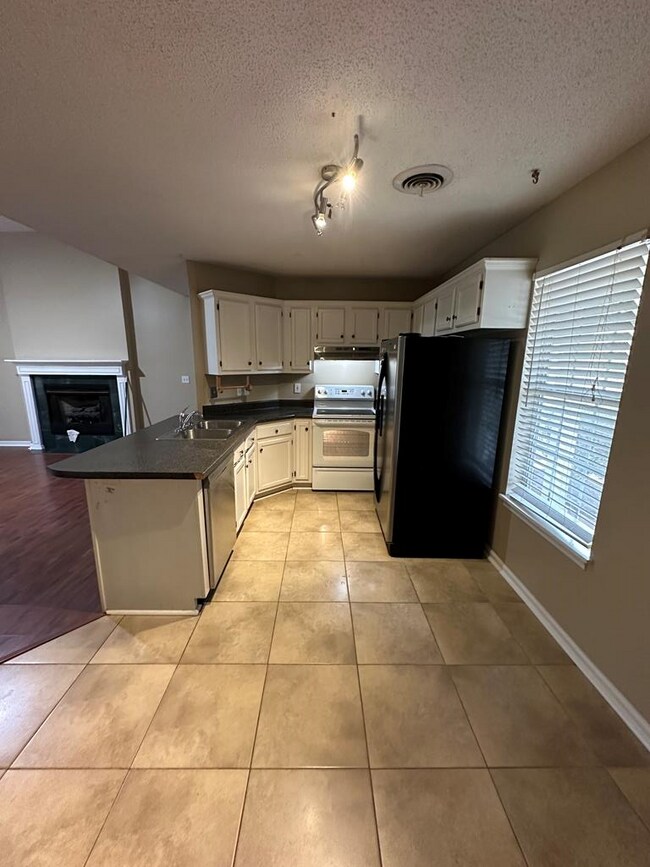 Building Photo - 910 Crawford Cir
