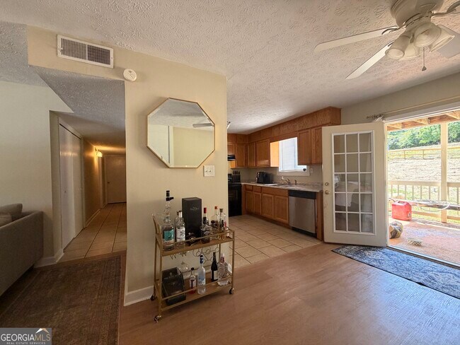 Building Photo - 102 Welch Pl