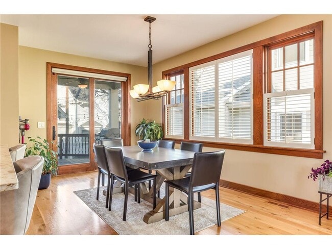 Building Photo - 2012 W Laurel Ave