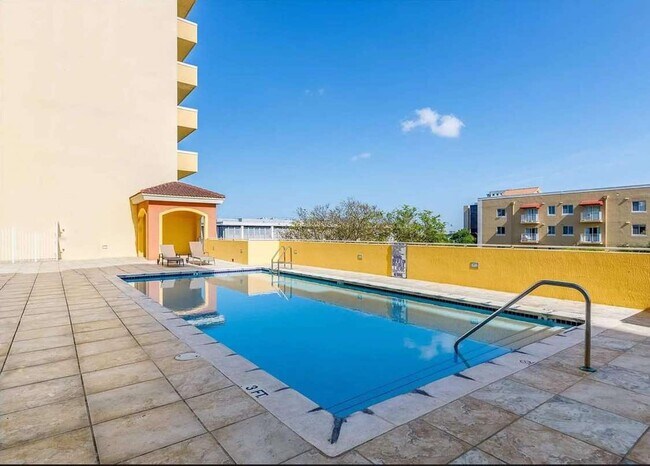 Swimming Pool - 215 SW 42nd Ave