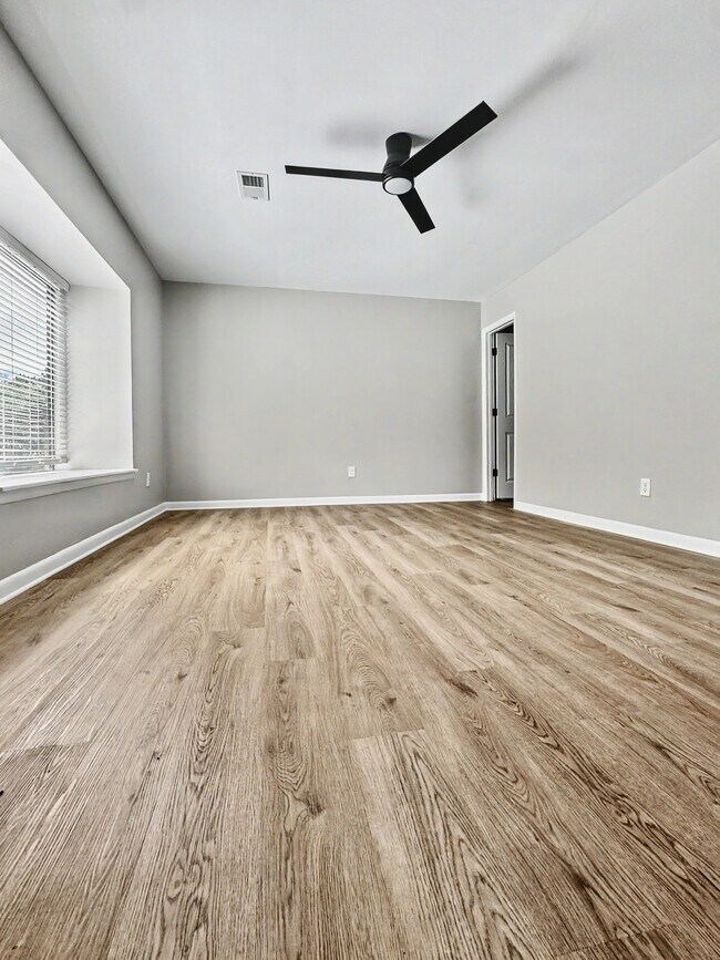 Building Photo - Yacht Cove Condo