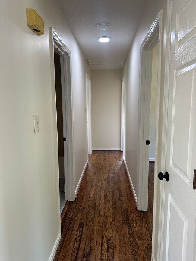 Building Photo - 108 Crystal Lake Ct