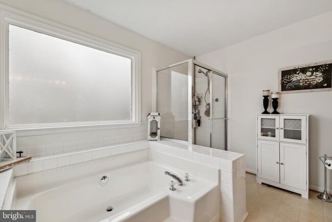 Building Photo - 14 Willow Glen Ct