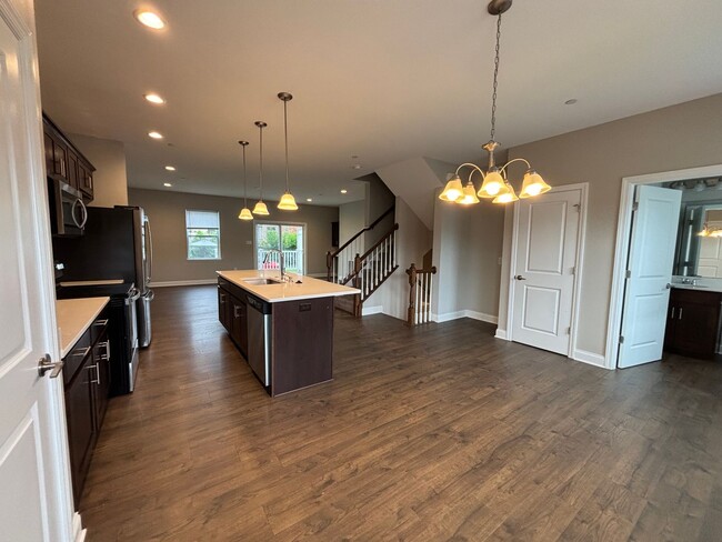Building Photo - Beautiful Townhome in Cannosburg!
