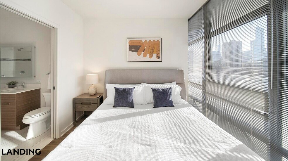 Building Photo - 347 W Chestnut St