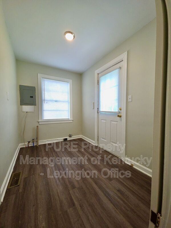 Building Photo - 113 Cummins Dr