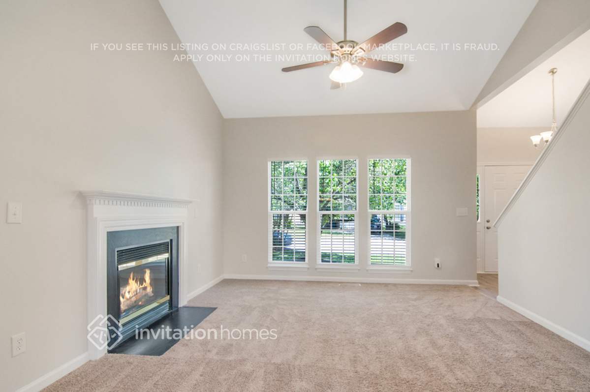 Building Photo - 533 Hanska Way