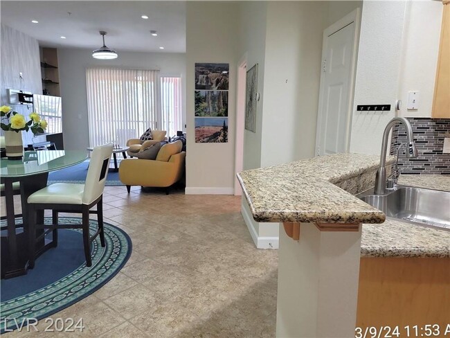 Building Photo - MIDRISE 2 BED, 2 BATH CONDO IN GUARD-GATED...