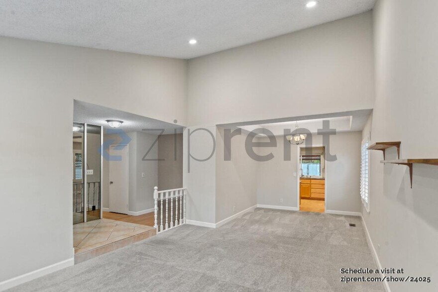 Building Photo - 5047 Pearl Ave