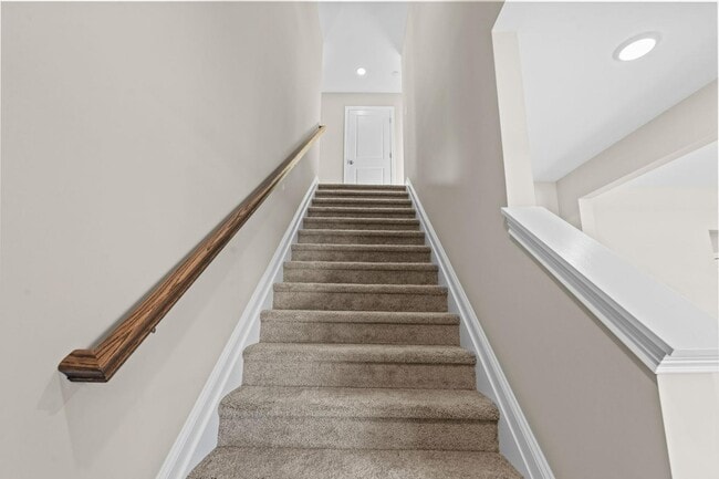 Building Photo - 441 Friendly Ave