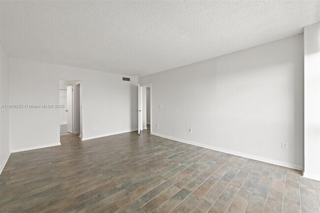 Building Photo - 2350 NE 135th St