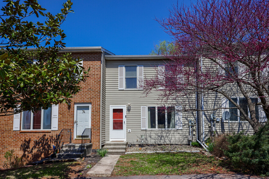 Primary Photo - 76 Persian Lilac Dr