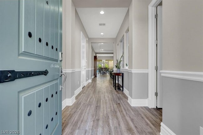 Building Photo - 9936 Wildhorse Cyn Ave