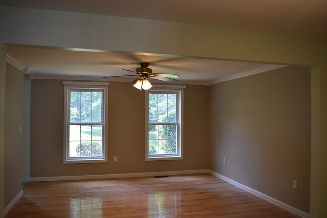 Building Photo - 51 Westview Rd