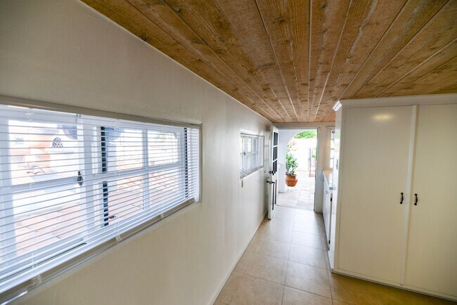 Building Photo - 314 Avenida de la Estrella