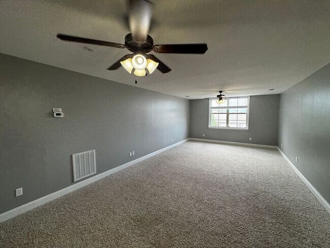 Building Photo - Near Redstone Arsenal Gate 1 with fence, storm shelter and AMAZING spa shower in primary suite