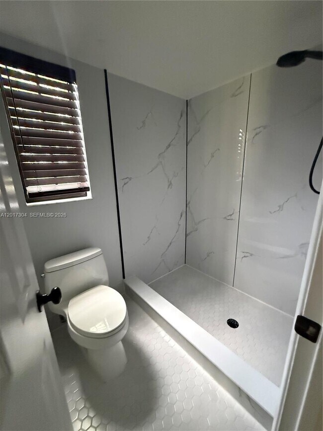 Building Photo - 301 Olivewood Pl