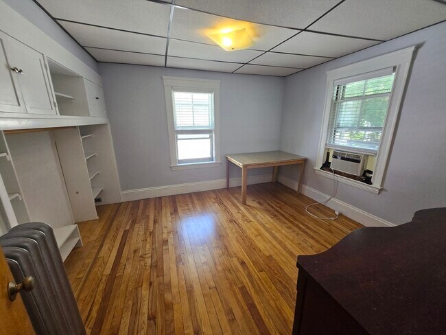 Building Photo - 30 Maple Ave