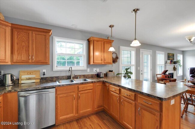 Building Photo - 2014 Cherrywood Dr