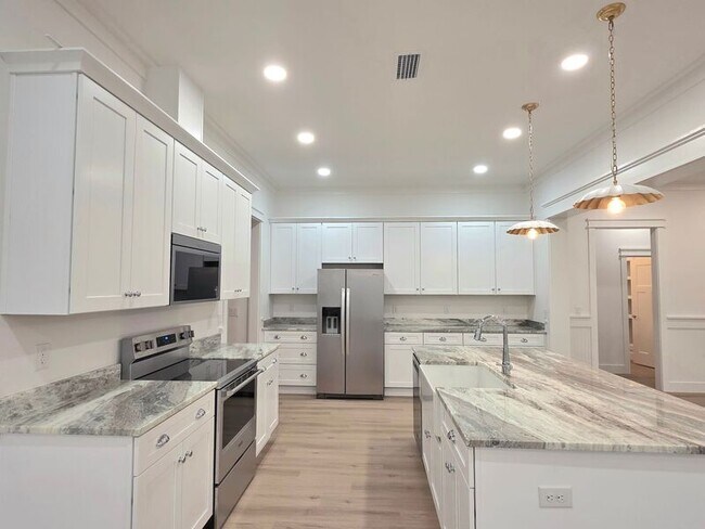 Building Photo - 3299 Bernath Dr