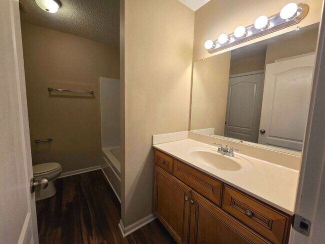 Building Photo - 541B PATRIOT PARK CT, CLARKSVILLE, TN 37042