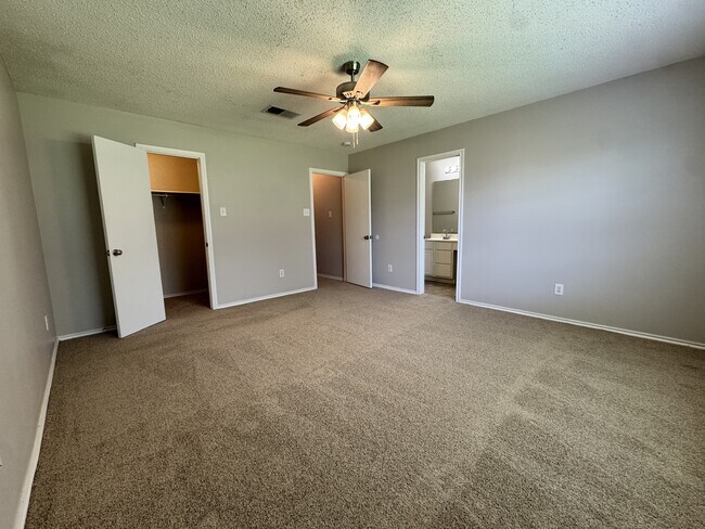 Building Photo - 1008 Aransas Cove