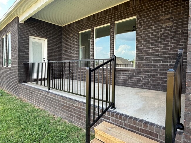 Building Photo - 5231 Nicolas Ave