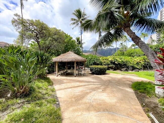Building Photo - Panoramic Views from Hawaii Kai Condo