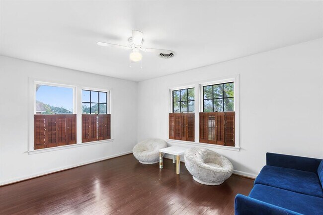 Building Photo - 803 Peach St