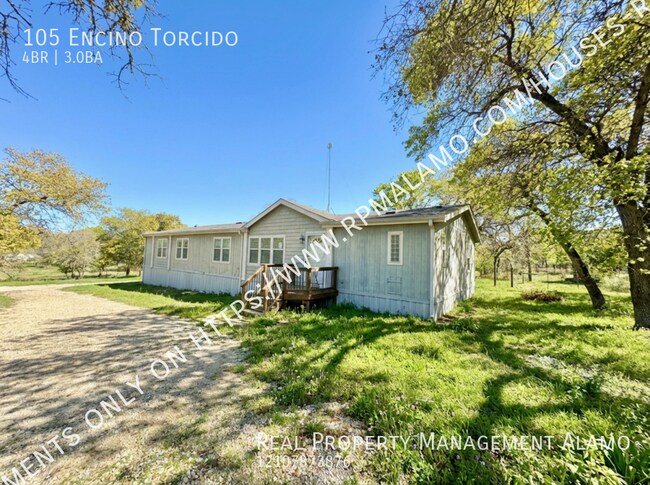 Building Photo - 105 Encino Torcido