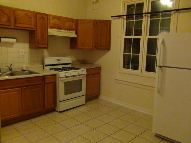 Building Photo - 1552 W Highland Ave