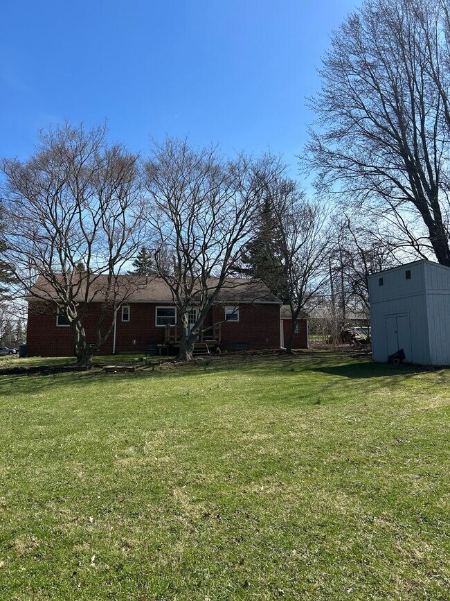 Building Photo - Brick Ranch for Rent in Highland  HTS close to the freeway
