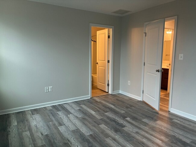 Building Photo - Beautiful 2019 End-of-Group Townhome – 3 Bed, 2 Bath, 1-Car Garage