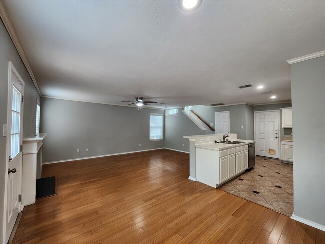 Building Photo - 119 Anise Tree Pl