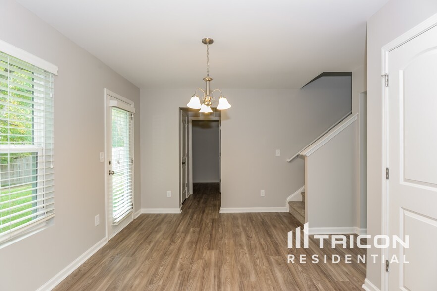 Building Photo - 117 Maple Crest Dr